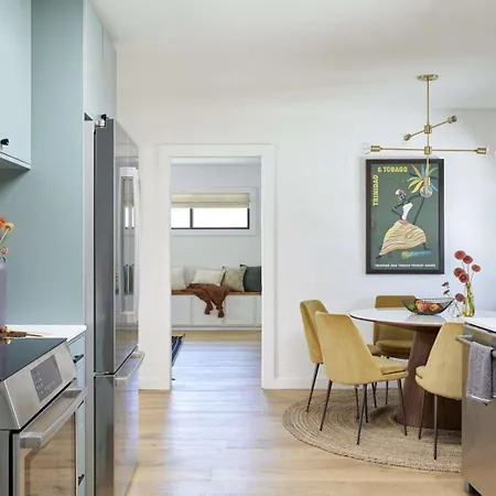 Place With Big Rooms. Appartement *